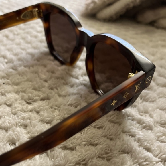 Louis Vuitton sunglasses - Picture 1 of 3